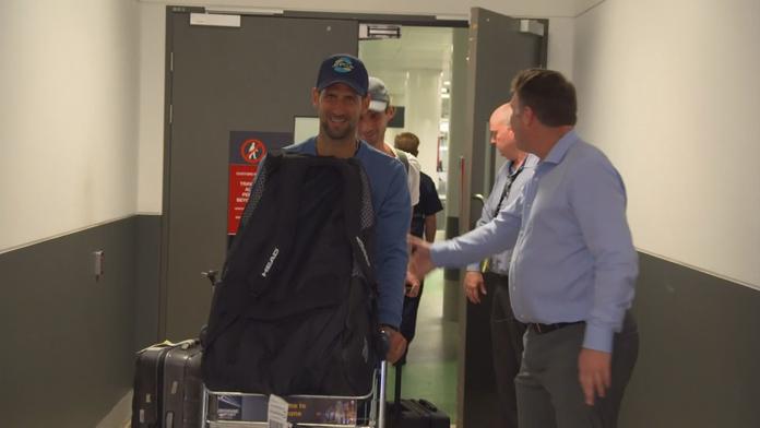 Djokovič je v Melbourne zavřený v hotelu, kauza míří k soudu