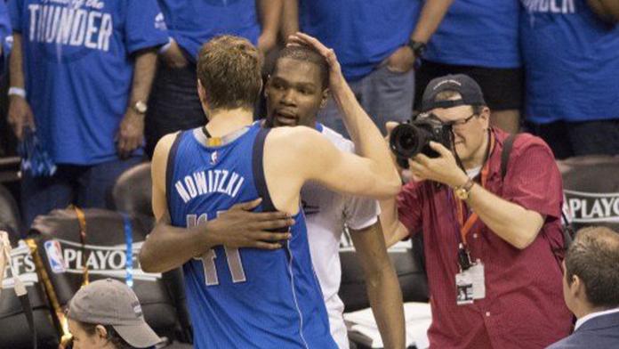 Oklahoma vyřadila Dallas, hvězdě Clippers zlomili v zápase ruku!