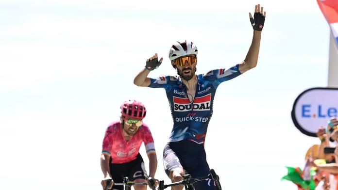 Na legendární Mont Ventoux vystoupal nejrychleji Paret-Peintre. Žlutý trikot drží Pogačar