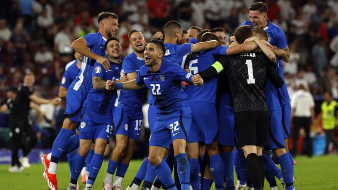 Slovinci jdou po remíze s Anglií dál. Plichta i v duelu Dánska se Srbskem