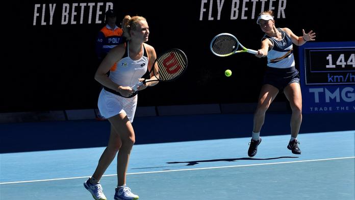 Šok na French Open. Siniaková s Krejčíkovou se odhlásily ze čtyřhry
