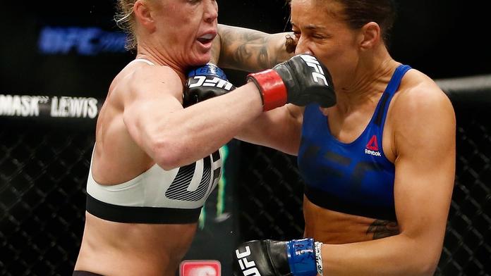 Nová UFC šampionka: Z klece ji vyprovodilo bučení diváků!
