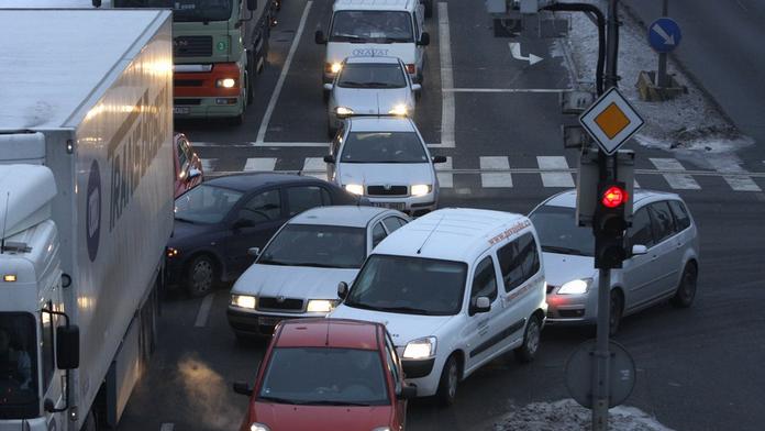 Nejvíc aut má Praha, nejméně Karviná