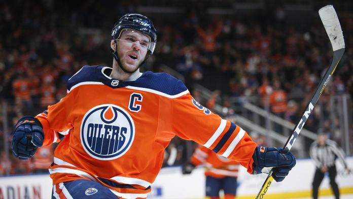 McDavid kopíruje Crosbyho! Milník 500 bodů zapsal ve stejný čas