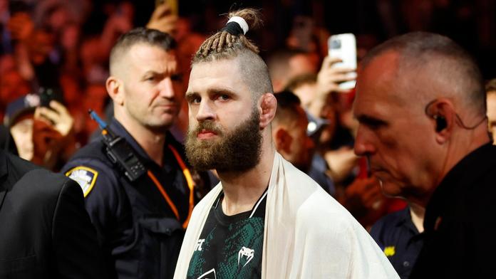 Procházka klesl v žebříčcích UFC. Doma se už připravuje na návrat