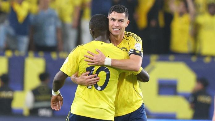 Ronaldo blízko titulu v Asii. Bývalá hvězda ale zuřila: Nadržují jim!