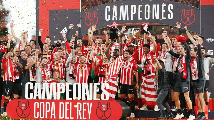 Hrdé Bilbao slaví po 40 letech. Hnal je i zaplněný stadion 800 kilometrů daleko