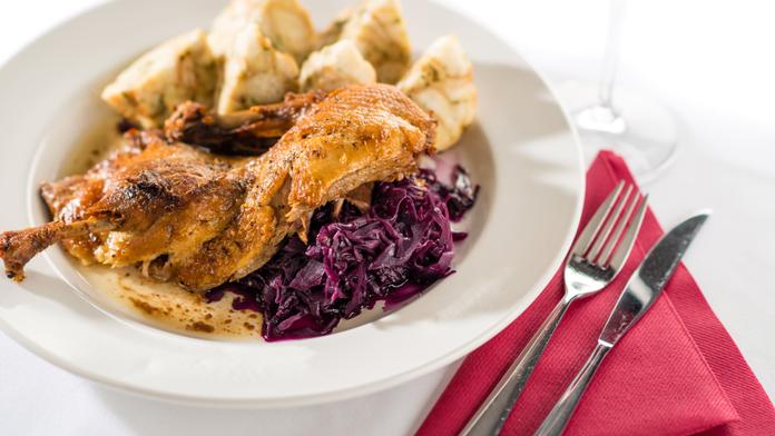 Na Nový rok můžete zůstat o hladu. Otevřeno budou mít jen 2 % restaurací