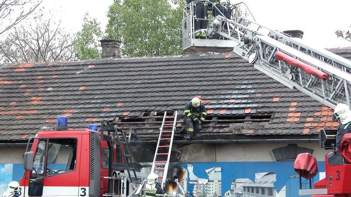 V pražských Bubnech shořel neobydlený drážní domek