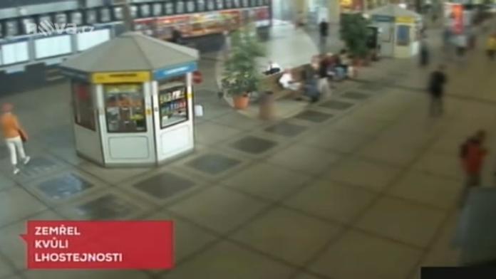 Muž (77) v Pardubicích se dusil na lavičce. Pomoc přišla příliš pozdě