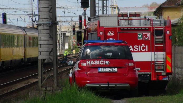 Vlaky na Ostravsku stály! Požár v železničním koridoru zastavil provoz