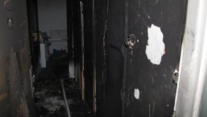 Muž zapálil panelák kvůli problémům svého syna ve škole, při požáru zemřel stařík!