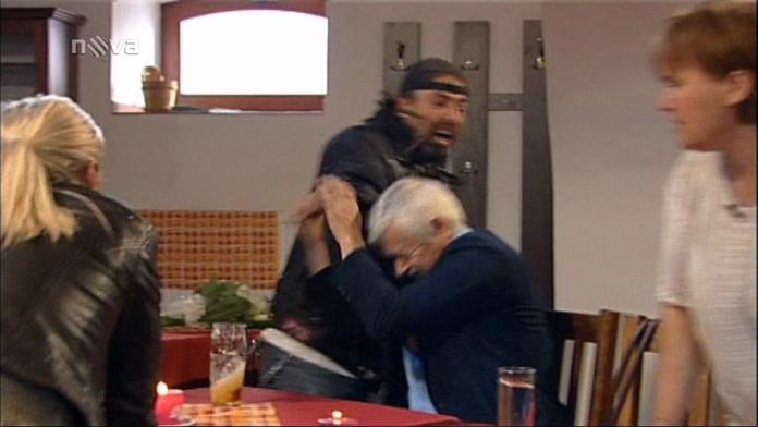 RVAČKA VE VÝMĚNĚ: Mirek sahal na Dominiku, manžel mu to spočítal