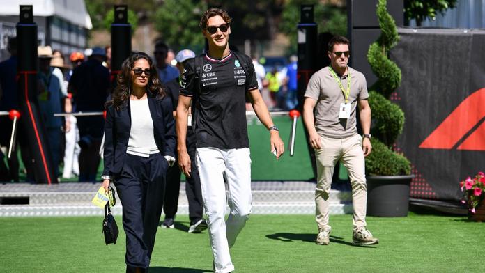 George Russell s partnerkou Carmen Mundtovou