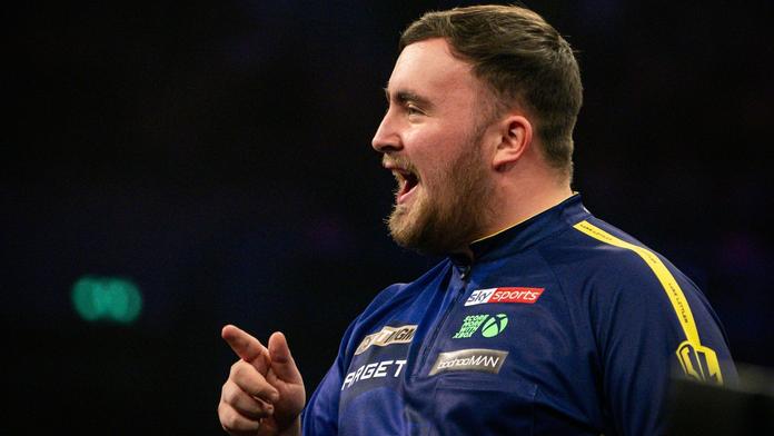 Littler dál dominuje Premier League, Aspinall si zajistil finálový večer