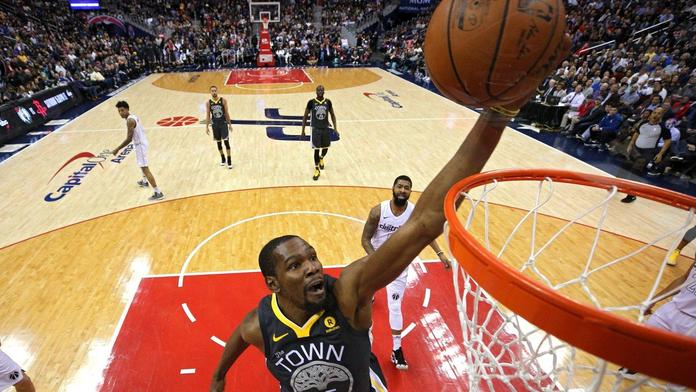 Golden State padli podruhé za sebou! Boston bez Irvinga taky