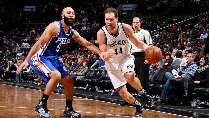Bogdanovič zazářil 44 body! San Antonio dál drží neporazitelnost