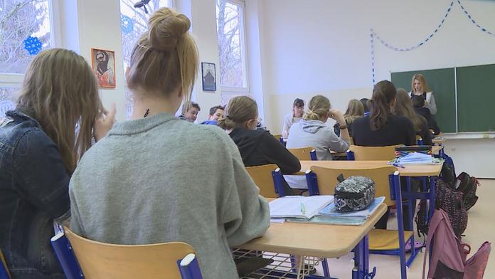 Přeplněné školy