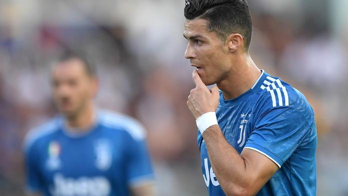 Videorozhodčí zrušil Ronaldovi gól! Odhalil centimetrový ofsajd