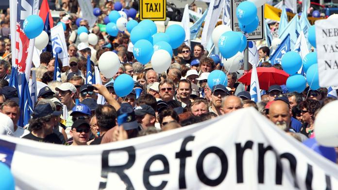 Odborové centrály se v boji proti škrtům a zvyšování DPH. Souhlasíte s nimi? ANKETA