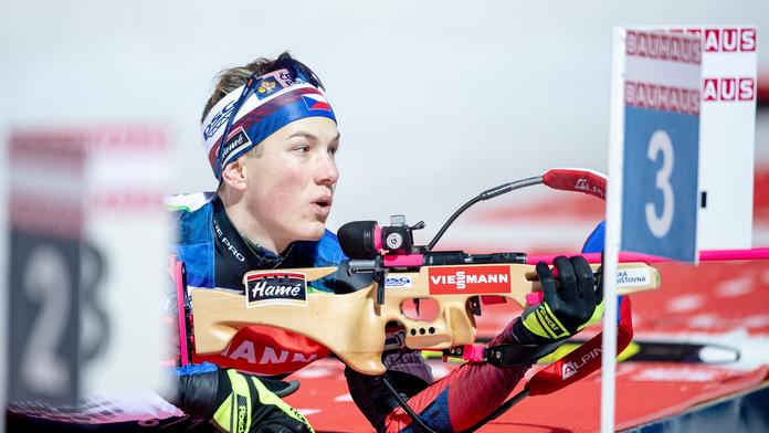 Střelecká bída! Biatlonisté pohořeli, vše zachraňoval dvacetiletý mladík