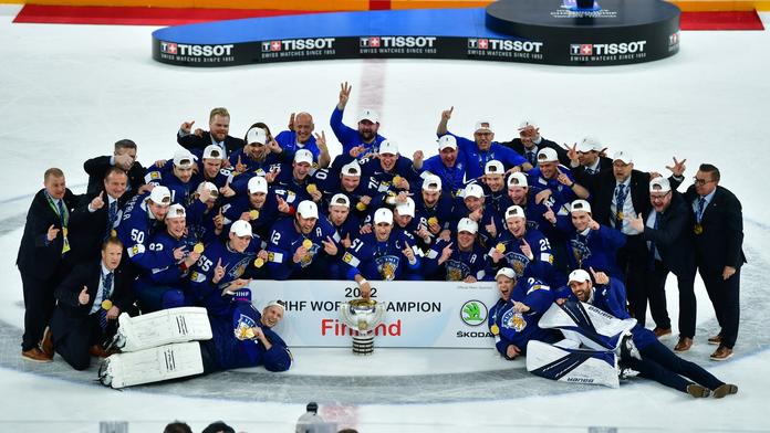 Finové jsou mistry světa! Domácí hokejisté přetlačili Kanadu v prodloužení