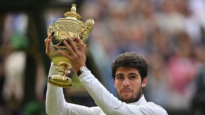 Djokovič po šesti letech na Wimbledonu prohrál. Alcaraz je novým šampionem