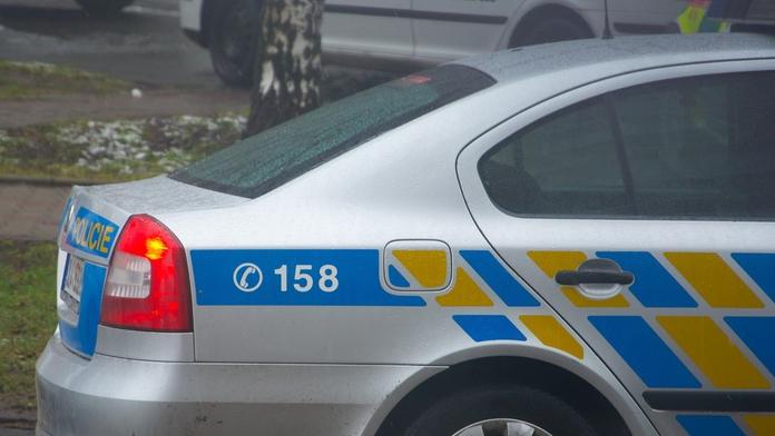 Zloději krádež nevyšla. Na místě činu nechal lup, auto a doklady
