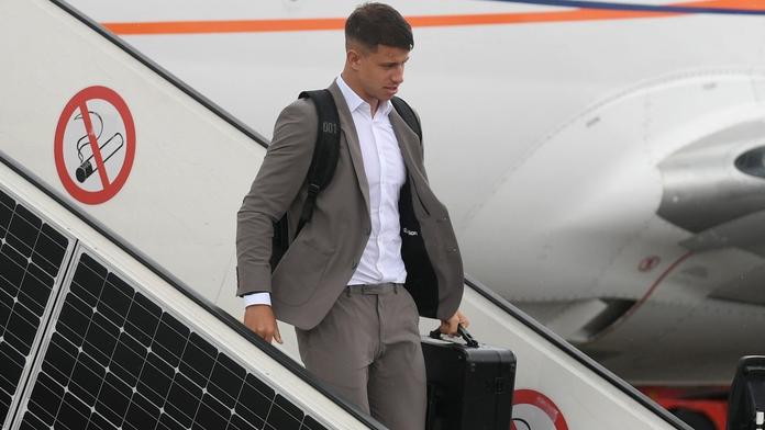 O exsparťanského obránce má zájem Atlético Madrid. Na odchodu je prý i Hložek