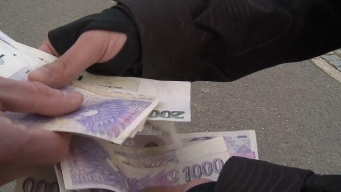 Policie varuje před vykukem! Z lidí tahá peníze dojemnými příběhy