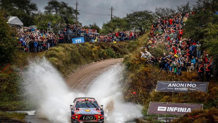 Neuville vyhrál první etapu, tlačí se na něj Ogier a Tänak