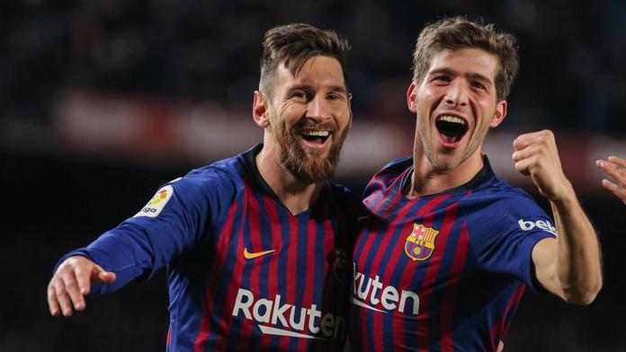 Lionel Messi a Sergi Roberto v dresu Barcelony