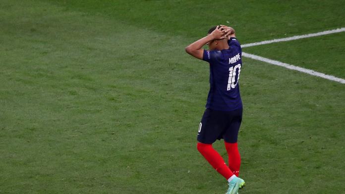 Hádky ve francouzském týmu a spory mezi hvězdami. I to vedlo k fiasku