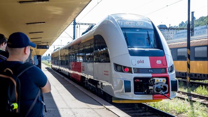 České dráhy uvedly nové vlaky z Polska. Už za dva dny se porouchaly