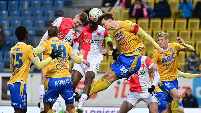 Slavii se rotace nevyplatila a poprvé padla. Plzeň dala Dynamu sedmičku