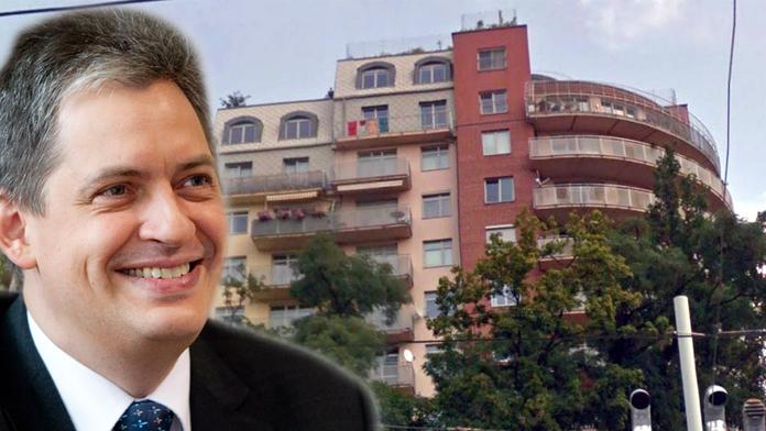 Dva byty, slušný plat a hypotéka na 6 milionů: Takhle si žije zájemce o Hrad Jiří Dienstbier