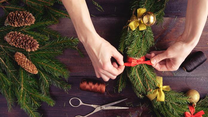 Originální tipy na adventní věnce. Vyrobte si je doma za pár korun