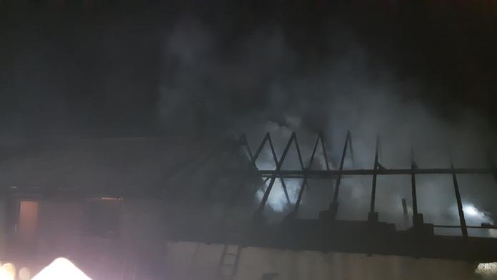Na Liberecku hoří stodola. Zasahuje šest jednotek hasičů