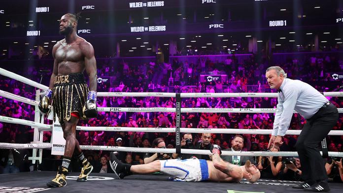Bombarďák Wilder se vrátil drtivým knokautem. Po vítězství následovaly slzy
