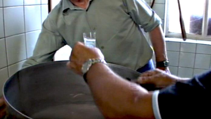 Celníci objevili v koloniálu nelegální pálenici, trubky byly ještě horké