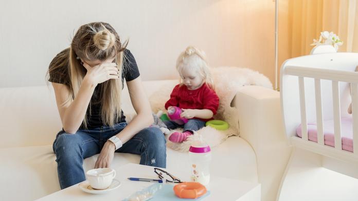 Na peníze od úřadu čeká samoživitelka od července! "Nemám na nájem!"