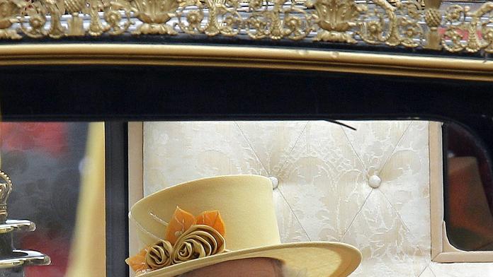 BRITSKÁ KRÁLOVNA ZCHUDNE! Šéf britských financí jí ZMENŠÍ KAPESNÉ!