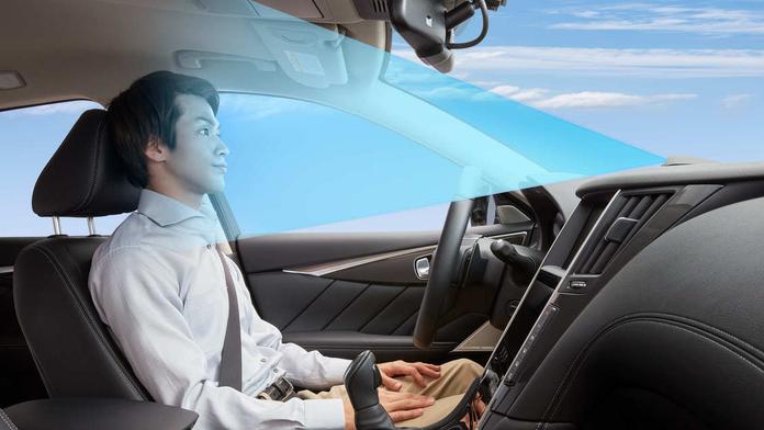 Nissan se pouští na tenký led. Auto půjde řídit bez rukou na volantu