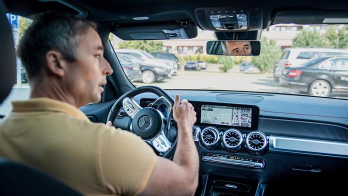 Elektromobil: Koupit, nebo vyčkávat? Expert srovnal baterky se spalovacím motorem