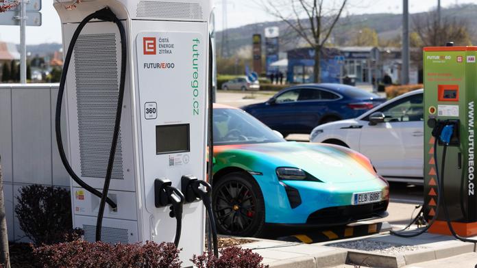Ničí elektromobily rychlé nabíjení? Odborníci změřili životnost baterií