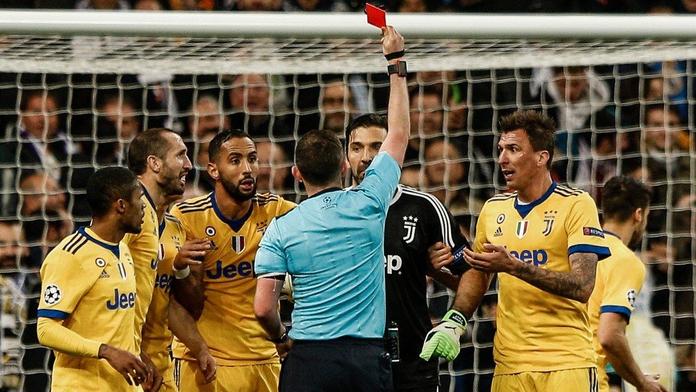 Juve řeší křivdu po přísné penaltě, Buffona přišel obejmout i Ronaldo