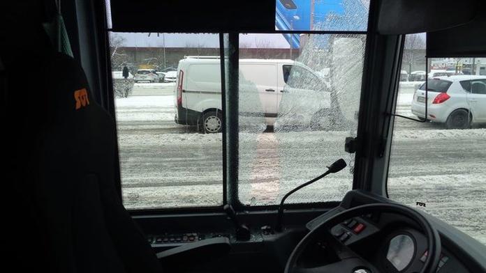 Drama v Bratislavě: Někdo střílel do autobusu, řidič je zraněný