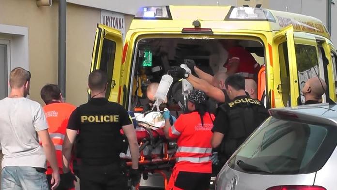 Vzala kuchyňský nůž a bodla! Muž lhal po útoku policii, prokoukli ho