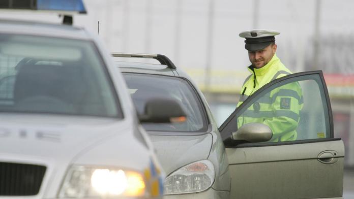 Policie přitvrzuje: Řidičák vám nově seberou za tyto přestupky