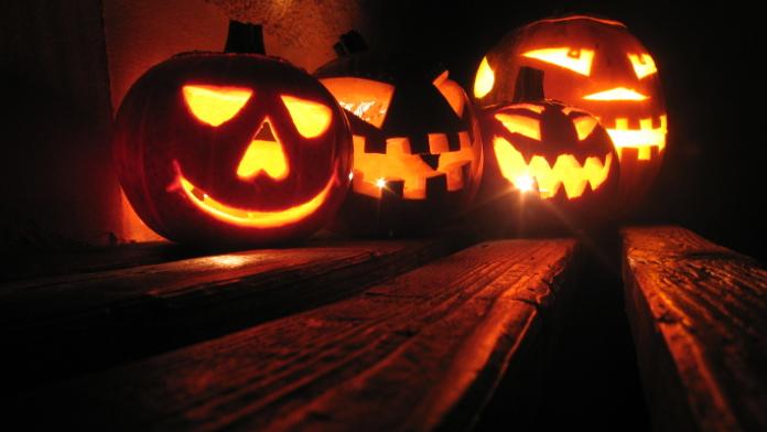 Halloween je tady. Lidé v maskách vyrazí do ulic i v Česku